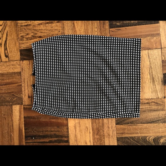 Express Dresses & Skirts - Express skirt white & black checkers